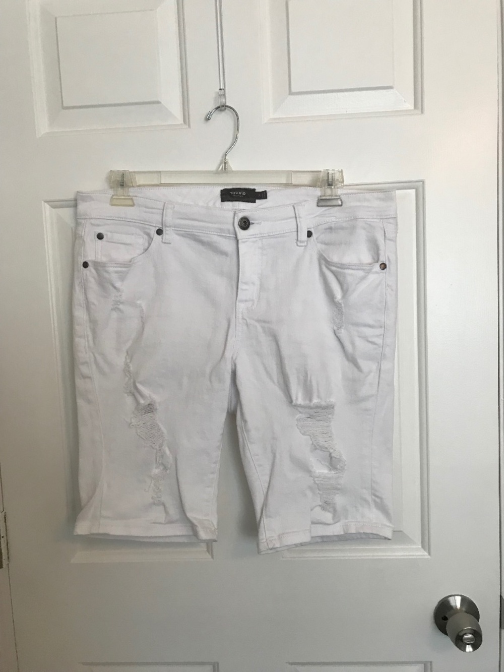 Torrid Ripped Destruction Boyfriend Bermuda Jean Short Size 14 White